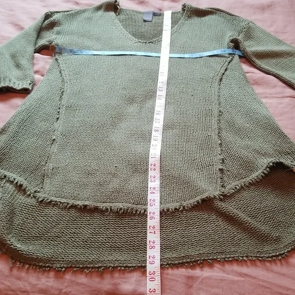 Pullover V-Neck Sweater - Picture 6 of 11